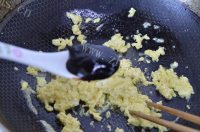 DIY鸡蛋酱拌面做法图解6)