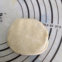 自制枣泥菊花酥做法图解16)
