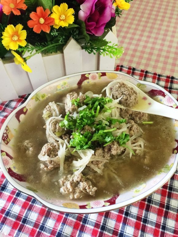 牛肉丸子萝卜汤