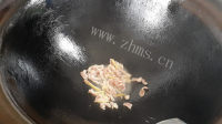 家常小菌菇炒肉丝做法图解5)