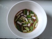 色泽鲜亮的莴笋肉丝做法图解4)