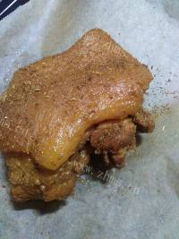 扑鼻的烤猪肘肉做法图解9)