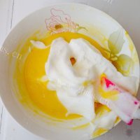 清香柠檬鸡蛋卷做法图解10)