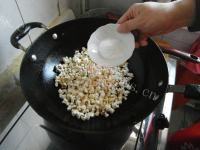 美味佳肴般的奶油爆米花做法图解6)