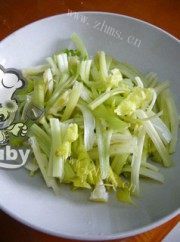 家常菜芹菜回锅肉做法图解2)