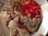 家常菜鱿鱼炒芹菜做法图解2)
