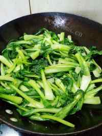 热腾腾的清炒小油菜做法图解4)