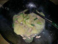 妈妈教我做土豆炒肉做法图解7)