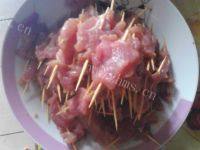 好吃的五香牙签肉做法图解3)