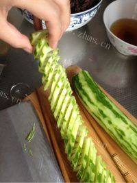 「DIY美食」蓑衣黄瓜做法图解4)