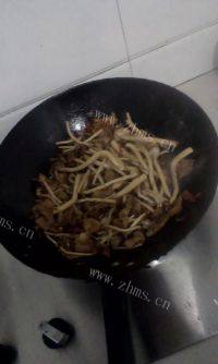 家常菜茶树菇烧五花肉做法图解9)