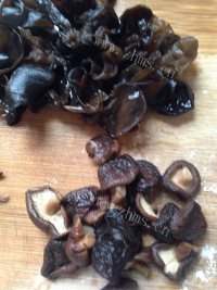 美味的韭菜鸡蛋饺子做法图解2)