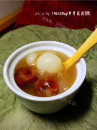 美味的桂圆红枣银耳羹