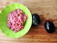 「DIY美食」皮蛋瘦肉粥做法图解2)