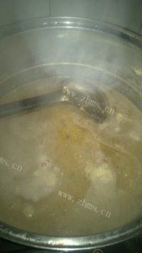 爽口的小米绿豆粥做法图解7)