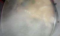 美美厨房之鲫鱼豆腐汤做法图解4)