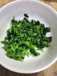 自制菠菜鸡蛋卷做法图解2)