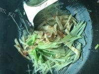 土豆丝莴笋丝炒饼做法图解6)