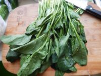 口感不错的菠菜拌花生米做法图解1)