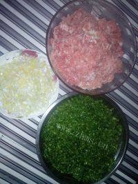 自己做的猪肉芹菜水饺做法图解2)