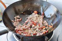 食欲满满的肉丝炒毛豆做法图解5)