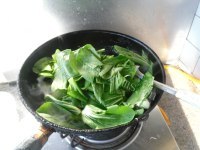 家常菜木耳炒油菜做法图解9)
