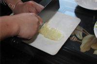 诱人的凉拌藕片做法图解3)