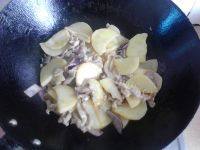 一绝的土豆片炒肉做法图解5)