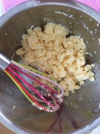 香喷喷的椰蓉面包做法图解4)