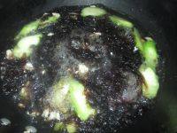 营养丰富的紫菜丝瓜瘦肉汤