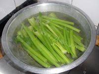 香飘的芹菜猪肉水饺做法图解6)