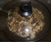 家常菜肉末炖豆腐做法图解7)