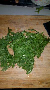 家常菜凉拌茼蒿做法图解1)