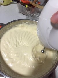 自制无水蜂蜜小蛋糕做法图解3)