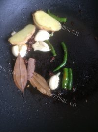 喷香的西红柿炖牛肉做法图解10)