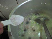 「DIY美食」皮蛋瘦肉粥做法图解14)