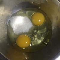 自制巧克力小蛋糕做法图解2)
