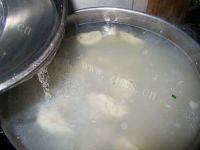 自己做的韭菜虾仁水饺做法图解17)