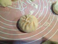自己做的香葱猪肉包做法图解8)