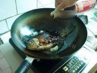 美味的鲫鱼塞肉做法图解11)
