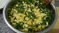 特色美食韭菜盒子做法图解8)