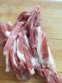 简单的芹菜炒肉丝做法图解2)