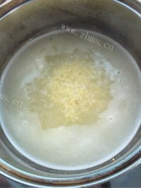 香气浓郁的小米粥做法图解5)