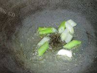家常菜青椒炒花菜做法图解3)