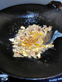 唇齿留香的芹菜炒肉做法图解6)