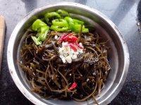 色味俱佳的酸辣海带丝做法图解4)
