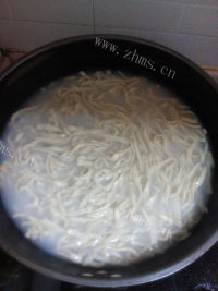 色泽鲜亮的红烧牛肉面做法图解10)