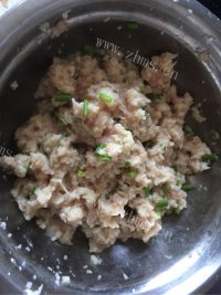 简单的葱花肉末藕饼制作做法图解1)