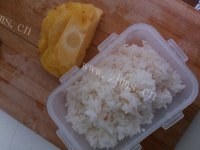 喷香的菠萝炒饭做法图解1)