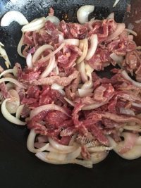 简单的红烧牛肉做法图解3)